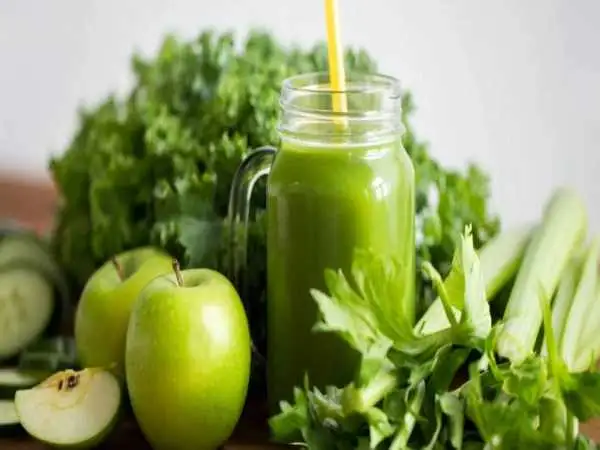 بهترین نوشیدنی ها برای کوچک کردن شکم