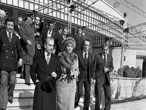 عکس؛ سفر در زمان؛ شاه و فرح در مراسم افتتاح ایران ناسیونال، اردیبهشت 1346