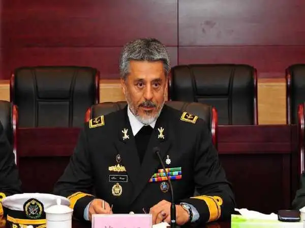 عکس؛ سفر در زمان؛ «دریادار سیاری» با لباس تکاوری در منجیل؛ سال 1368