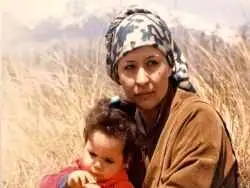 عکس؛ سفر در زمان؛ «آزیتا حاجیان در کودکی در کنار برادر و پدرش»؛ اواخر دهه 30