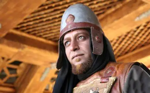 عکس؛ سفر به تاریخ؛ «منذر بن زبیر» و «وهب نصرانی» در حال صرف ناهار در پشت صحنه «مختارنامه»؛ دهۀ 80