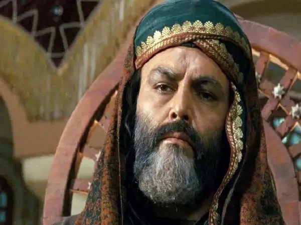 عکس؛ سفر به تاریخ؛ «مختار ثقفی» در حال خوش و بش با «عزت الله ضرغامی» در یک مراسم؛ سال 1390