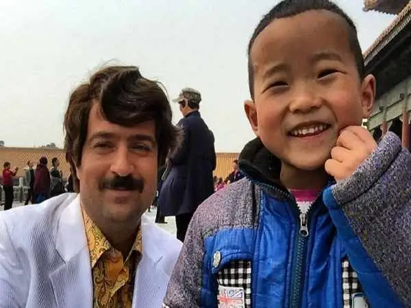 عکس؛ سفر در زمان؛ «رحمت، بائو و ارسطو» در پشت صحنه سریال پایتخت؛ سال 94