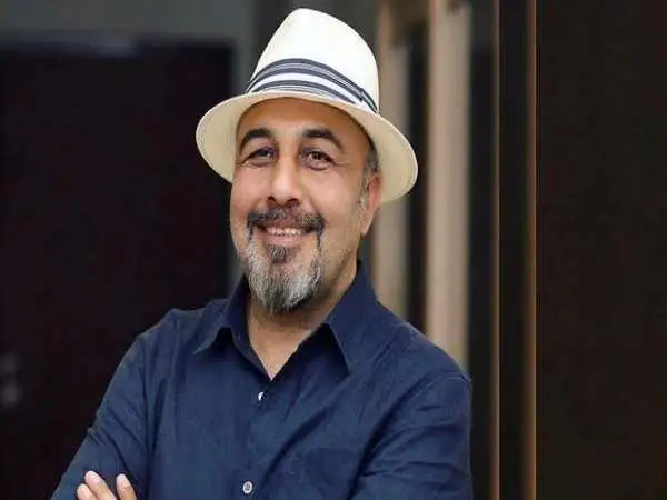 عکس؛ سفر به تاریخ؛ «رضا عطاران» در 30 سالگی در ملاقات با «رهبر انقلاب»؛ سال 1377