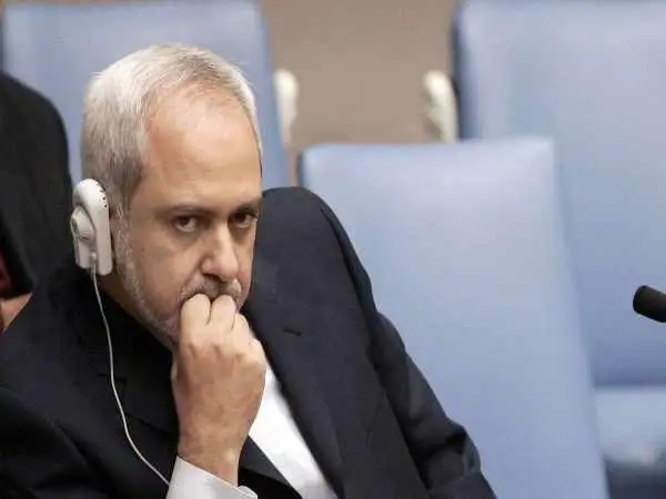 عکس؛ سفر در زمان؛ «ظریف در کنار سیدمحمد خاتمی» در حاشیه یک نشست؛ سال 76