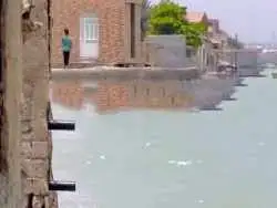 مردم این روستا با خلیج فارس حرف می  زنند؛ زندگی در خانه های رو به دریا چگونه است؟