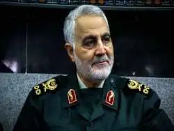 عکس؛ سفر در زمان؛ «سردار سلیمانی، سرلشکر رحیم صفوی و سرلشکر موسوی» در یک مراسم؛ دهه 90