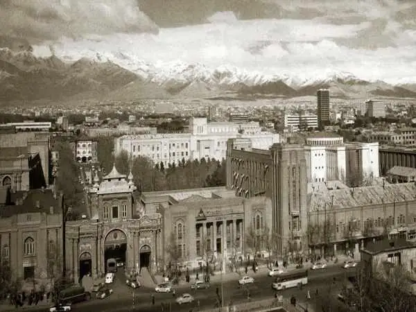 عکس، سفر در زمان؛  آب در تهران سطلی 2 ریال!