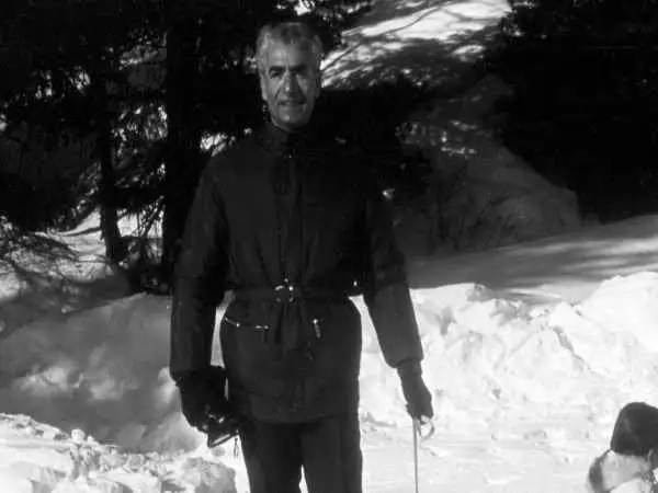 عکس؛ سفر در زمان؛ خوشگذرانی زمستانی «محمدرضا پهلوی» در سوئیس؛ سال 1345