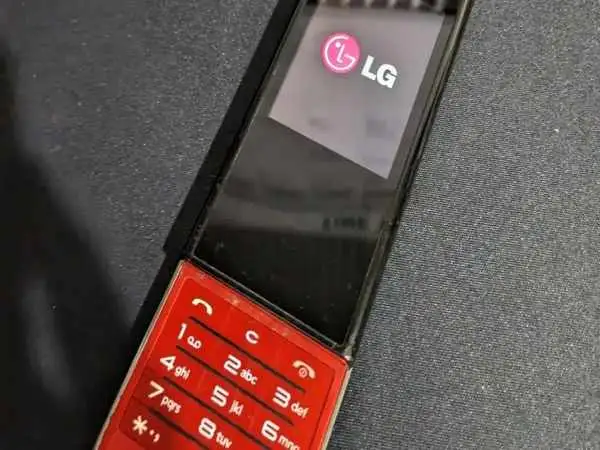 تصاویر؛ ال جی شکلات bl20، گنجینه ای از گذشته با ظاهری بی زمان 