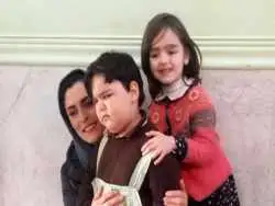 عکس؛ سفر در زمان؛ «مومو» سریال بچه مهندس در کنار مریلا زارعی؛ سال 1401