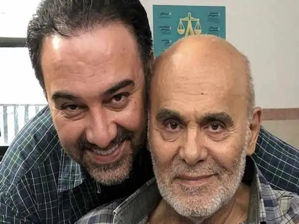 عکس؛ سفر در زمان؛ «برزو ارجمند در کودکی و در آغوش پدرش انوشیروان ارجمند»؛ دهه 50