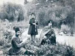 عکس؛ سفر در زمان؛ «تجمع آلمانی ها برای دیدن ناصرالدین شاه»؛ سال 1268