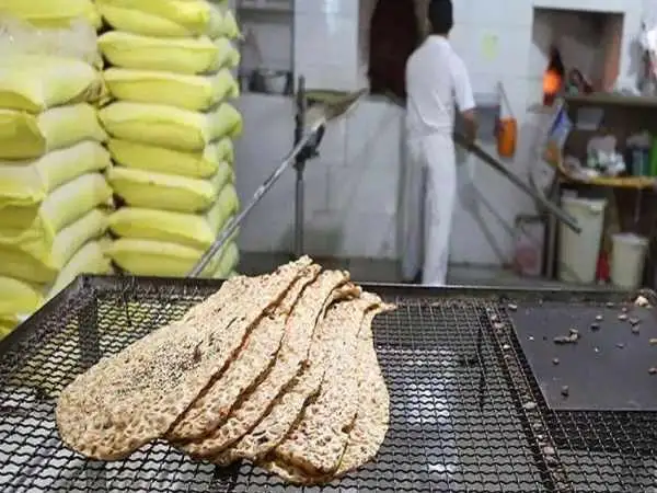 عکس؛ سفر به تاریخ؛ نانواهای شیرازی در حال گرفتن عکس یادگاری؛ بیش از یک قرن قبل