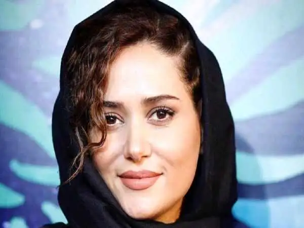 تصاویر؛ استایل رسمی و شیک پریناز ایزدیار در اکران «زن و بچه»