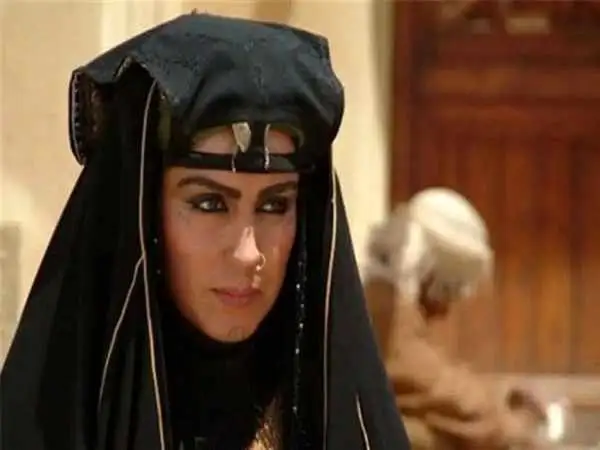 عکس؛ سفر به تاریخ؛ «جاریه، خواهر مختار» (مختارنامه) در کنار «مازیار فلاحی» در پشت صحنه یک فیلم