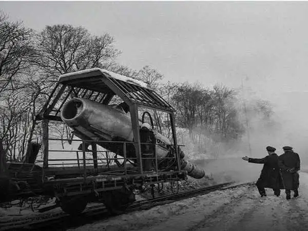 عکس؛ داستان میگ-15 و برف روبی؛ وقتی یک جت جنگنده، قطارها را نجات می دهد