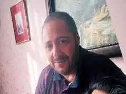 عکس؛ سفر در زمان؛ «مازیار(شهره) لرستانی در کنار رضا عطاران»؛ دهه 90