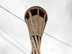 عکس؛ برج آب بتنی در ایتالیا؛ از زیبایی های معماری مدرن و بروتالیسم 