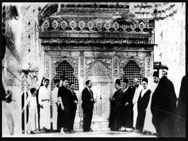 عکس؛ سفر در زمان؛ اصفهانی ها ضریح حرم حضرت عباس(ع) را ساختند