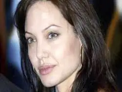 عکس؛ سفر در زمان؛ «آنجلینا جولیِ 25 ساله در کنار پدرش» در یک مراسم؛ سال 1378