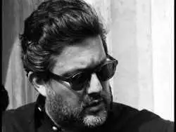 تصاویر؛ حضور سینا ساعی و حامد بهداد در یادبود پدر رامبد