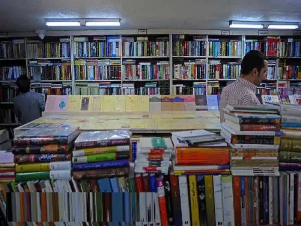 عکس؛ سفر در زمان؛ آن تابلوی کتابفروشی کوروش؛ یادآور 50سال خاطرات نارنجی