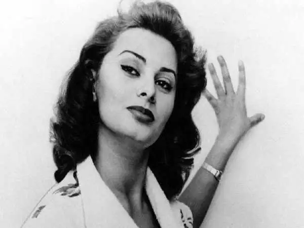 عکس؛ سفر در زمان؛ «سوفیا لورن» در آغوش مادرش در 5 سالگی؛ سال 1318