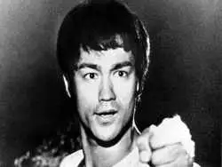 عکس؛ سفر در زمان؛ «بروسلی در کنار ون ویلیامز» در یک مراسم؛ سال 1344