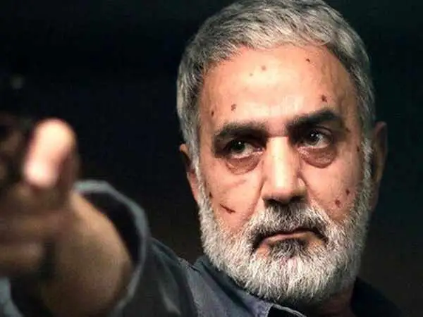 عکس؛ سفر به تاریخ؛ چهرۀ «پرویز پرستویی» در 19 سالگی روی صحنۀ تئاتر؛ دهۀ 50