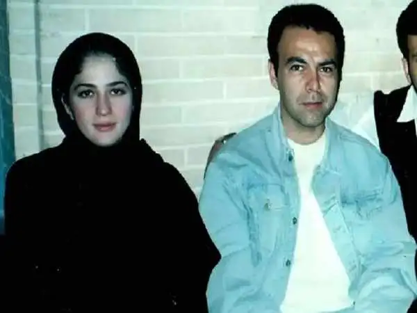 عکس؛ سفر در زمان؛ «رضا داوودنژاد و ماهایا پطروسیان» در مراسم تشییع عسل بدیعی؛ سال 92