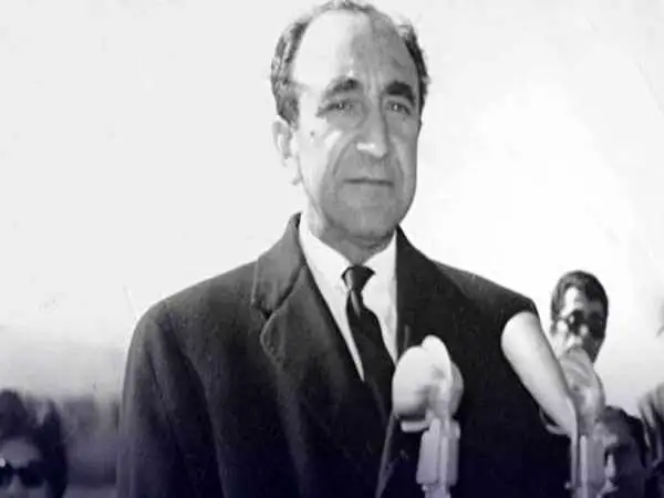 سفر در زمان؛ یادداشت های علم، یکشنبه 7 آبان 1351: به شاه گفتم سخنرانی مذهبی [فخرالدین] حجازی واعظ را گوش کردم؛ خوب حرف می زد