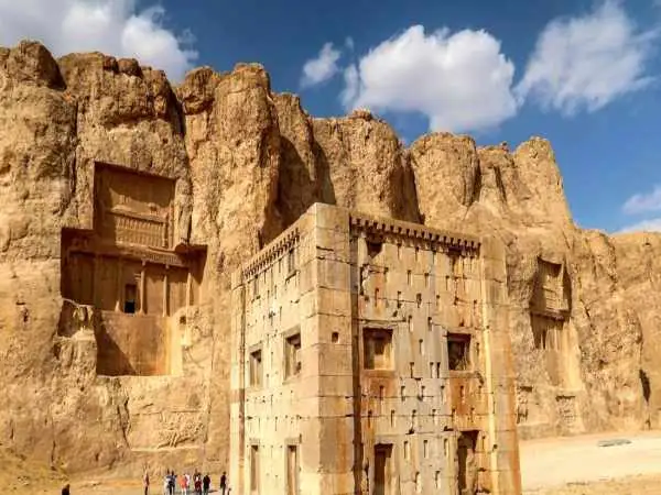 کشف کتیبۀ 1500 ساله بر روی یک «استخوان دان» دورۀ ساسانی