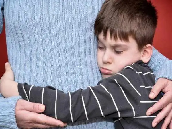 هر چیزی که باید در مورد اختلال اضطراب جدایی (sad) کودکان بدانید