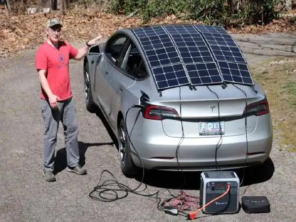 عکس؛ خداحافظی با هزینه بنزین و شارژ خودرو؛ ایده  عجیبی که نگاه ها را خیره کرد