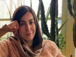 عکس؛ سفر در زمان؛ ژست صمیمی «شقایق دهقان در کنار آزاده نامداری»؛ دهه 90