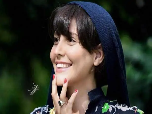 عکس؛ سفر زمان؛ بازیگر نقش «طوبی» (سریال طوبی) در کنار «رضا عطاران» در اکران «صددام»