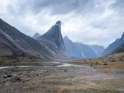 «عمودی ترین» کوه جهان که اگر از آن سقوط کنید 26 ثانیه بعد به زمین می رسید