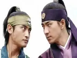 عکس؛ سفر به تاریخ؛ عکس یادگاری «یونگ پو و تسو» در پشت صحنه سریال «جومونگ»