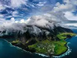 تصاویر؛ خانه هایی که در دورافتاده ترین جزیره جهان با طبیعت همسایه اند