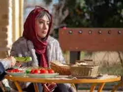 عکس؛ سفر در زمان؛ «ناهید زن حمید» در پشت صحنه فیلم جهان با من برقص؛ سال 97