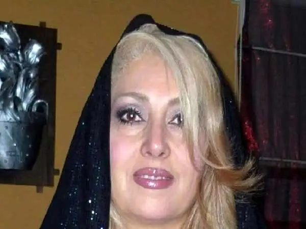 عکس؛ سفر در زمان؛ «لیلا فروهرِ خردسال در حال حرف زدن با فردین»؛ دهه 40