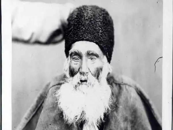 عکس؛ سفر در زمان؛ عکس پیرترین ایرانی زمان قاجار با 120 سال سن