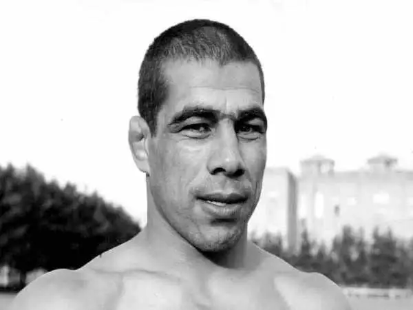 عکس؛ سفر در زمان؛ «ویگن در کنار غلامرضا تختی» در یک مراسم خصوصی؛ اوایل دهه 40