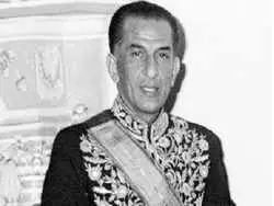 عکس؛ سفر در زمان؛ «جمشید آموزگار در حال گفتگو با محمدرضا پهلوی»؛ سال 1337