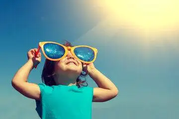 عینک آفتابی بزنید! به این 3 دلیل