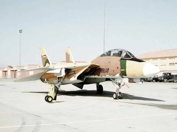 عکس؛ سفر در زمان؛ «جنگندۀ رهگیر f-14» در حال سوخت گیری از تانکر جمبوجت 747 نیروی هوایی ارتش ایران؛ دهه 50
