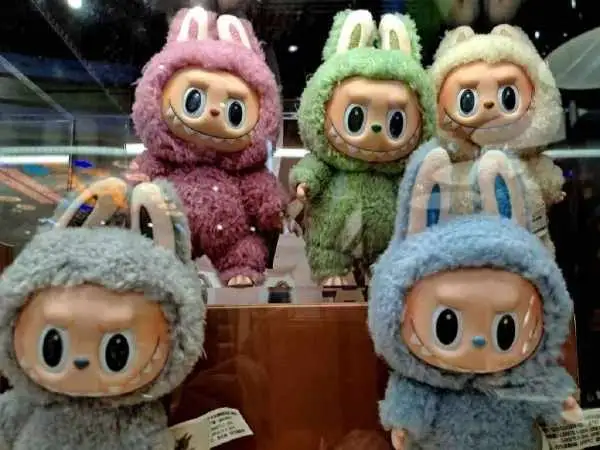 لبوبو باربی را شکست داد؛ فروش عروسک ترسناک به یک میلیارد دلار می رسد