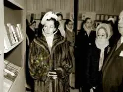 عکس؛ سفر در زمان؛ «فوزیه، همسر مصری محمدرضا پهلوی در کنار همسر دوم رضاخان»؛ سال 1318