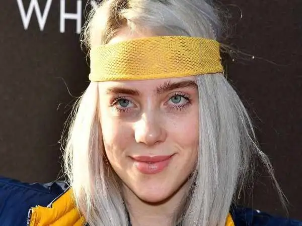 عکس؛ سفر در زمان؛ «بیلی ایلیش» در روزهای نخست تولد در کنار برادرش؛ سال 1380